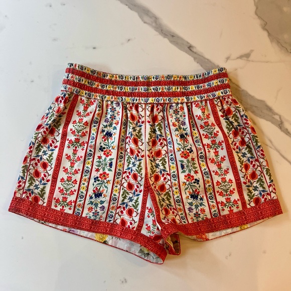 Alice + Olivia Tandy Floral Hot-Pants Shorts - Picture 6 of 8